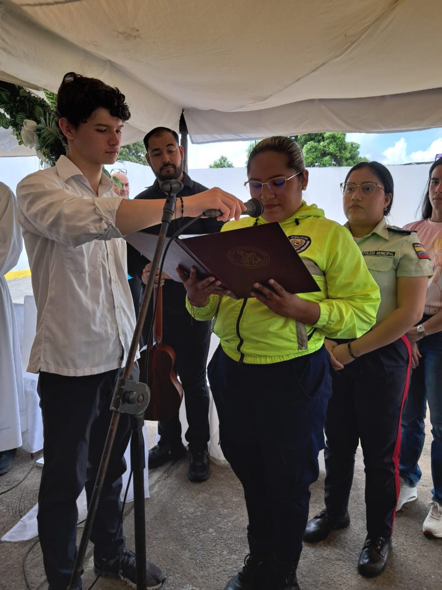 Con una misa funcionarios de Polimaturín y PNB reciben la réplica de la Virgen del Valle 3 misa3