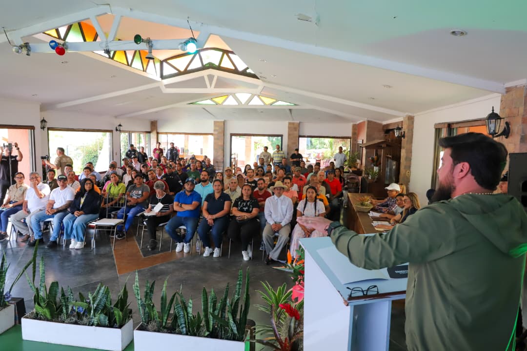 Gobernador Luna anunció fecha de la Expo "Flor y Café Caripe 2025" 2 productores2