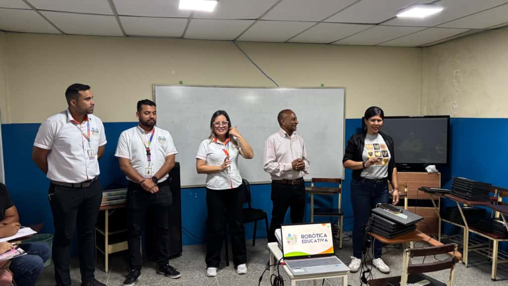 Andiep inició la formación de profesores de Colegios privados en áreas priorizadas 2 robotica2