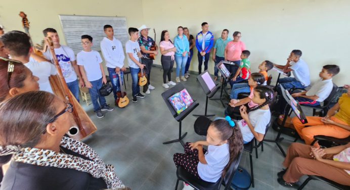 “Senderos del arte monaguense” siembra semillas creativas en Caripe y Piar