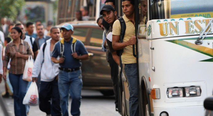 Transportistas insisten en aumento de pasaje equivalente a $ 0,50