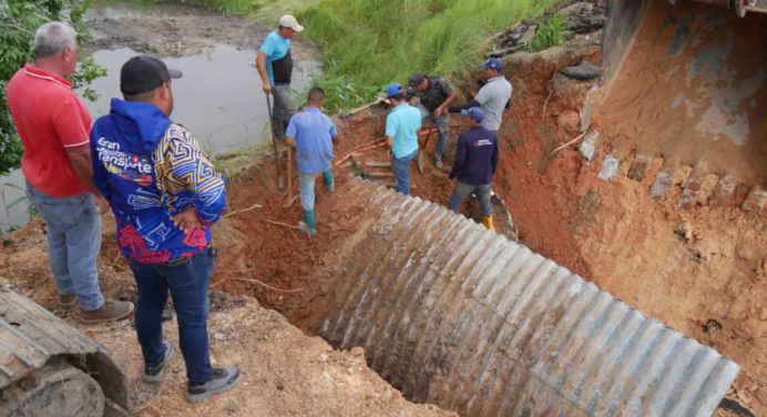 Inició restauración de alcantarilla en la Troncal 10 del sur