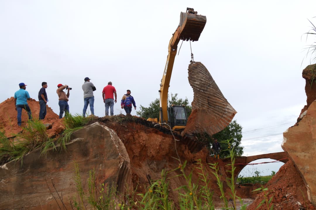 Inició restauración de alcantarilla en la Troncal 10 del sur 2 troncal 10 2