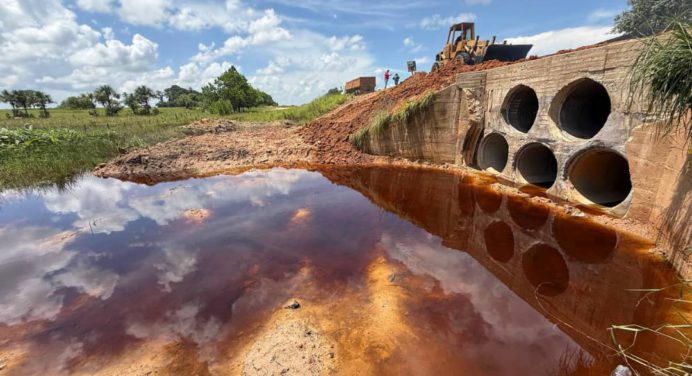 Gobernación y Ministerio de Transporte reparan alcantarilla en Troncal 10 de Maturín