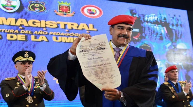 Maduro recibe el Doctorado Honoris
