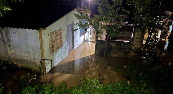 Fuertes lluvias provocan inundaciones en el estado Sucre