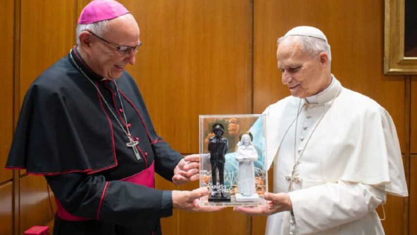 Monseñor Biord regaló estatuas de JGH y Carmen Rendiles al papa León 1 Carmen Rendiles