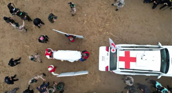 La Cruz Roja se desplaza al sur de Gaza para recibir los cuerpos de los rehenes fallecidos