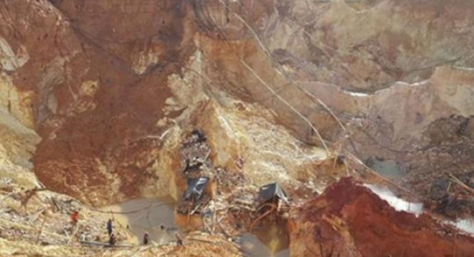 Unos 11 mineros quedaron atrapados tras el colapso de un yacimiento de oro en Bolívar