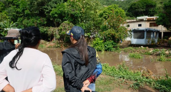 Autoridades atienden 11 sectores afectados por las lluvias en Sucre