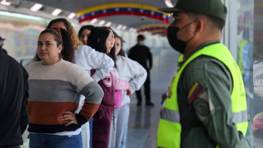 Vuelo 79 de Vuelta a la Patria llega con 208 migrantes venezolanos desde Texas 1 migrantes venezolanos desde Texas
