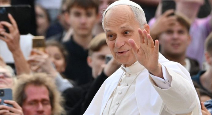 Primer viaje del papa con visitas a la Mezquita Azul y el Sitio de la Explosión en Beirut