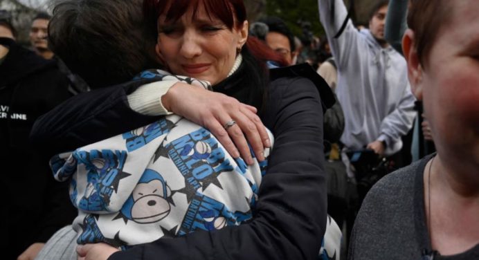 Ucrania devuelve a sus familias a 22 niños y adolescentes que estaban en manos rusas