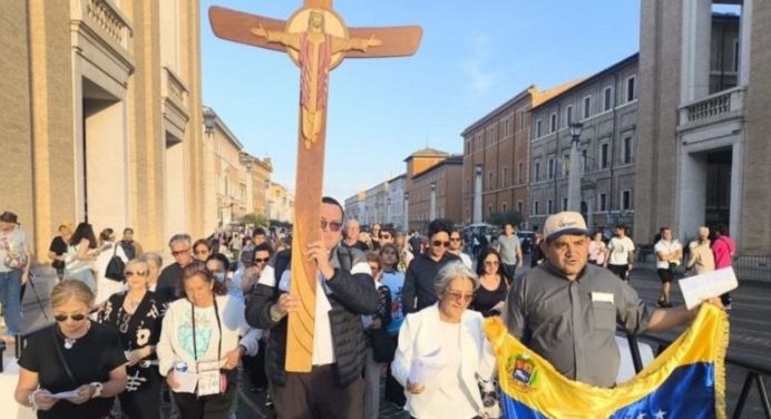 Unos 3 mil venezolanos están en el Vaticano para honrar a los primeros santos del país