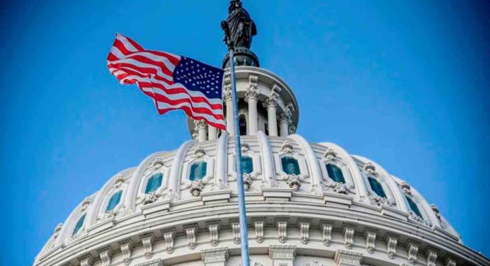 Senado de EE. UU. rechaza medida de pagar a empleados federales en cierre de Gobierno