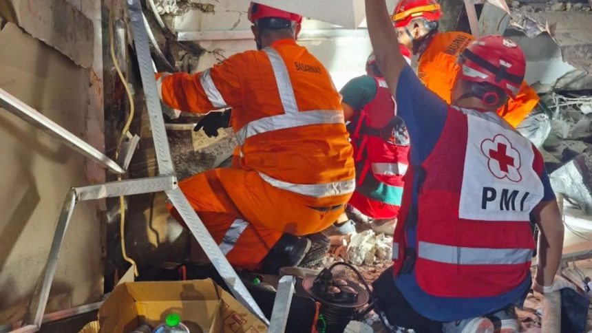 Continúa la búsqueda de 91 personas tras el colapso de un internado en Indonesia 1 internado