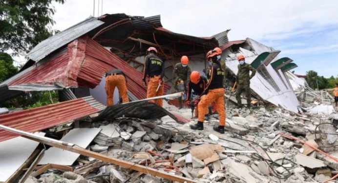 Terremoto en Filipinas cobra 69 vidas y colapsa hospitales con heridos