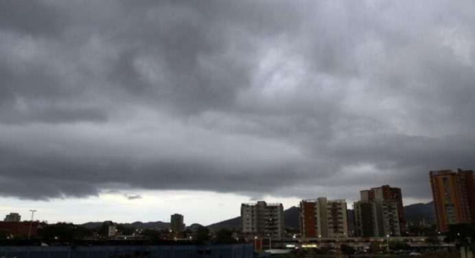 Mantos nubosos y lluvias este inicio de semana