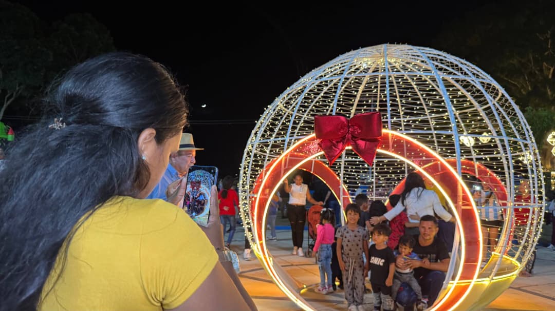 Alcaldesa Ana Fuentes encendió Navidad en la plaza del Barrio Bolívar en Maturín 2 Navidad2 1