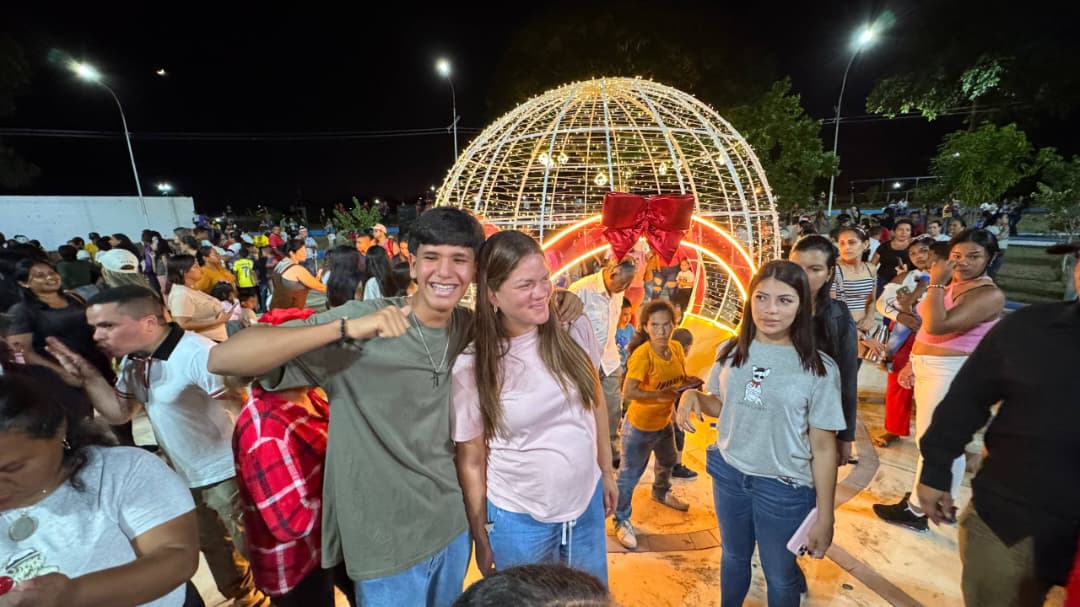 Alcaldesa Ana Fuentes encendió Navidad en la plaza del Barrio Bolívar en Maturín 3 Navidad3 1