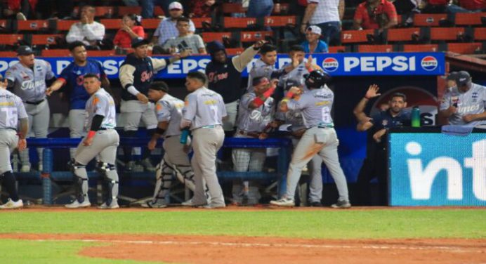 Tigres le arruinó la fiesta inaugural a Cardenales