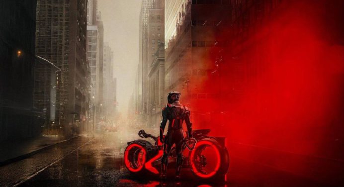 Nueva entrega de «Tron» encabeza las taquillas