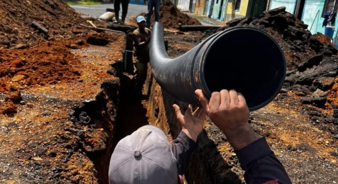 Extienden red de aguas servidas en Viento Colao