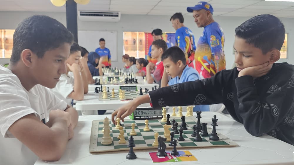 8 jóvenes de Maturín avanzan a la siguiente fase de Judenacom 2 ajedrez2