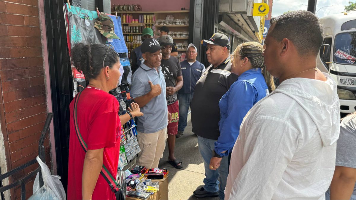 Alcaldía de Maturín reubica a comerciantes informales de la avenida Bolívar 2 buhoneros2