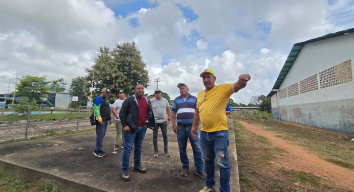 Inician trabajos de rehabilitación en el gimnasio «Edgar Moza» de Caicara