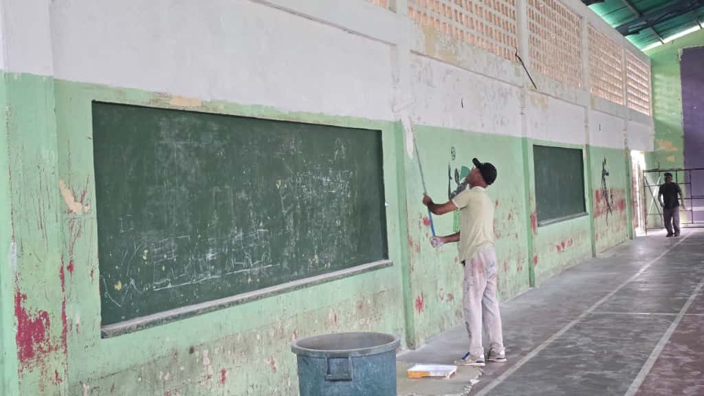 Inician trabajos de rehabilitación en el gimnasio "Edgar Moza" de Caicara 2 Caicara