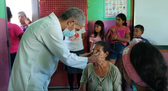 Entregan ayudas a los afectados por lluvias en La Morita de Cedeño