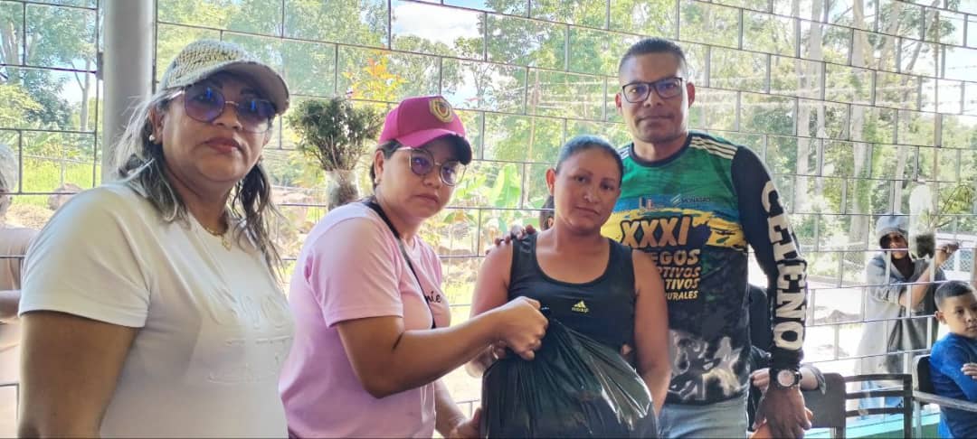 Entregan ayudas a los afectados por lluvias en La Morita de Cedeño 2 cedeno3 5