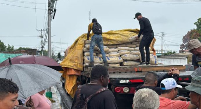 Distribuyen más de 160 toneladas de cemento en la parroquia El Furrial