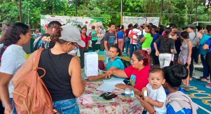 Habitantes del municipio Bolívar realizan consulta popular para elegir su bandera