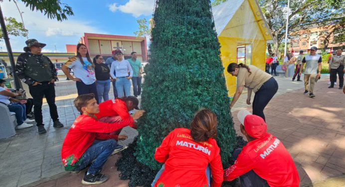 Alcaldesa Ana Fuentes supervisó decoración navideña de la plaza Piar