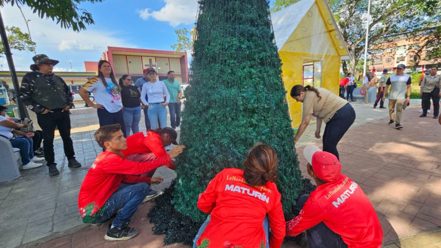 Alcaldesa Ana Fuentes supervisó decoración navideña de la plaza Piar 1 decoración