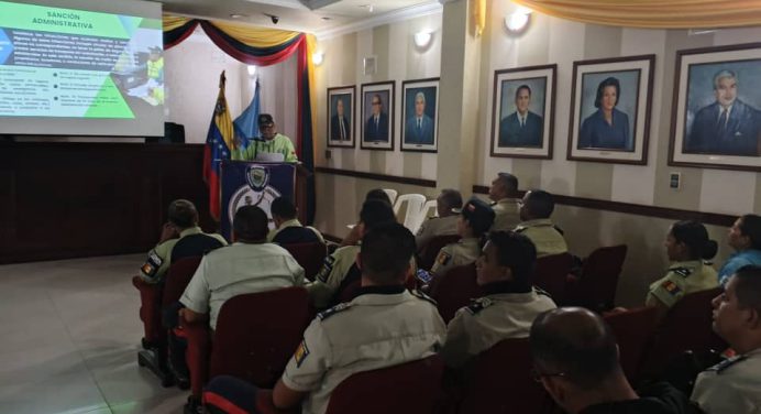 Funcionarios de Polimaturín reciben formación en materia de tránsito