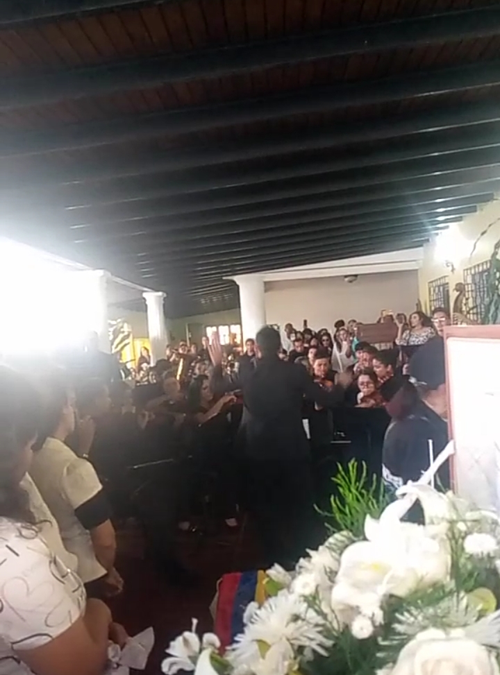 Entre música y aplausos despiden al maestro José Apolinar Cantor 4 funeral2