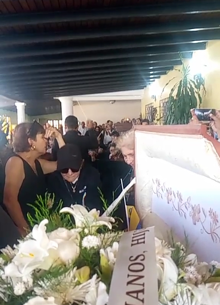 Entre música y aplausos despiden al maestro José Apolinar Cantor 3 funeral4