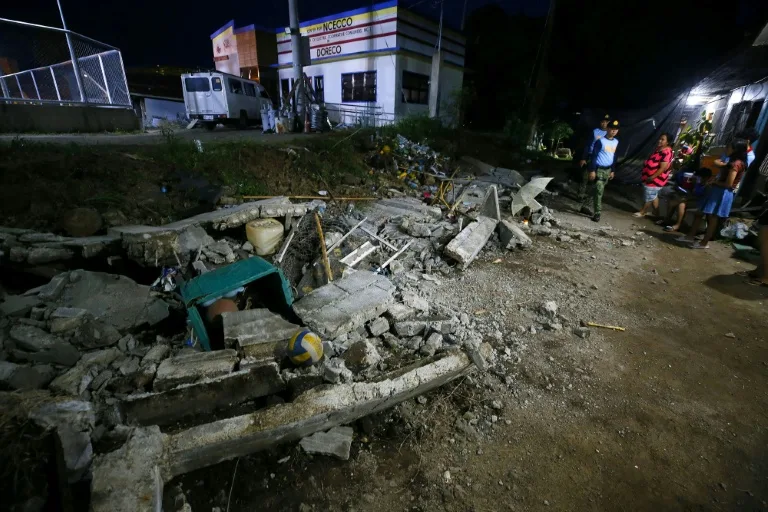 Fuerte temblor impacta las costas de Filipinas este 10-oct 2 Fuerte temblor