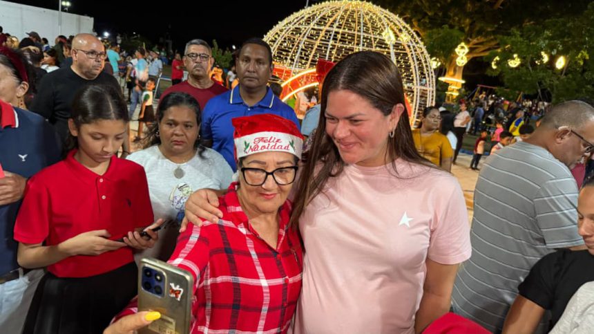 Alcaldesa Ana Fuentes encendió Navidad en la plaza del Barrio Bolívar en Maturín 1 Navidad