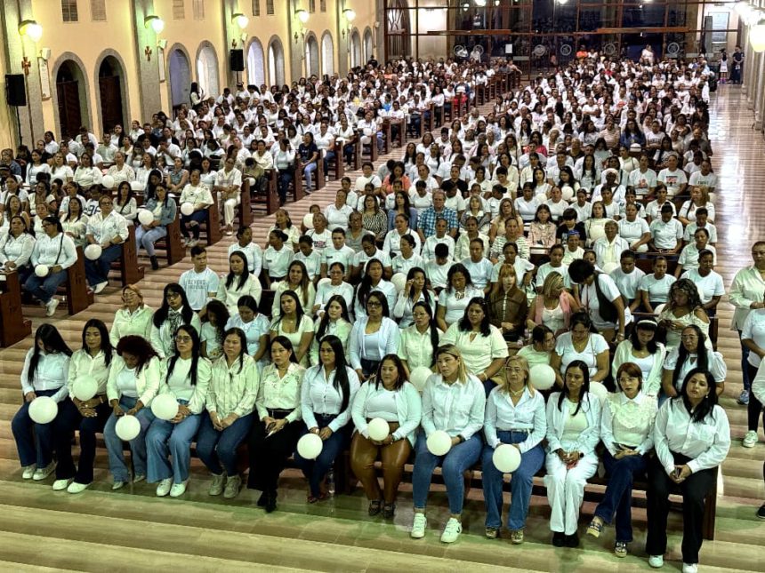Mil 500 mujeres de Monagas claman por la paz en la Catedral de Maturín 1 paz
