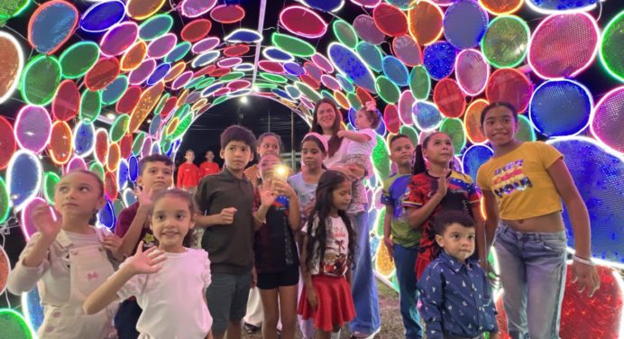 Alcaldesa Ana Fuentes encendió la Navidad con alegría en el municipio Maturín