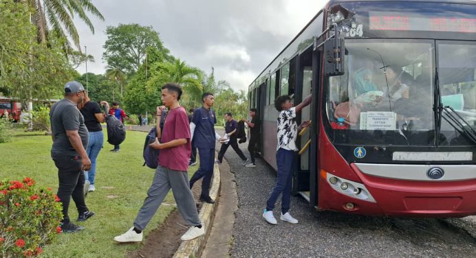 Ruta estudiantil de Transmonagas beneficia a universitarios del Politécnico de Caripito