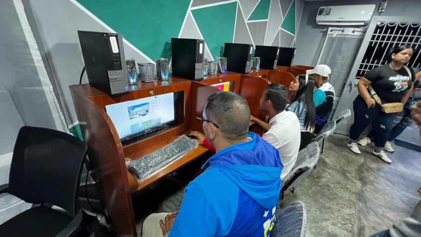 En Barrancas del Orinoco inauguran centro tecnológico comunal para la juventud 1 sala