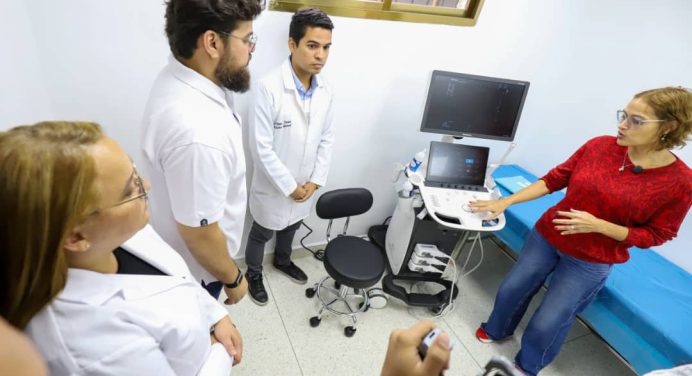 Ministra Gutiérrez y Gobernador Luna inauguran Unidad de Gastroenterología en el Humnt