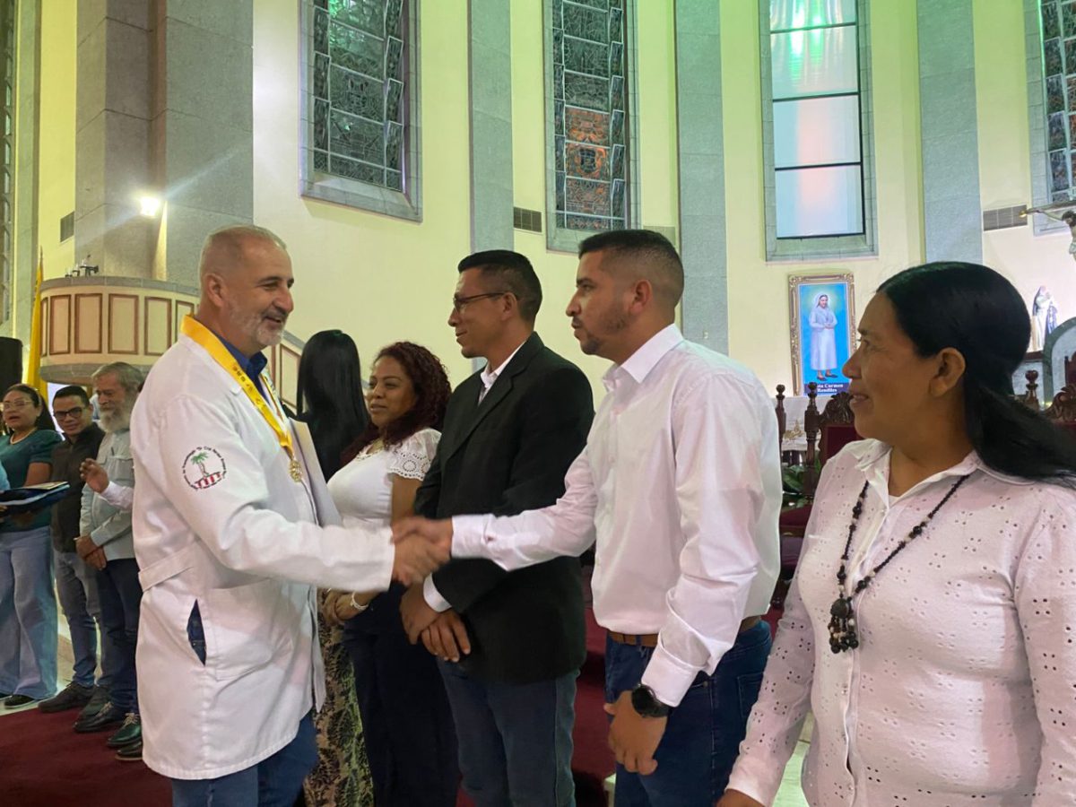 Víctor Dávila recibió la Orden Dr. José Gregorio Hernández por su trayectoria 7 victor davila2