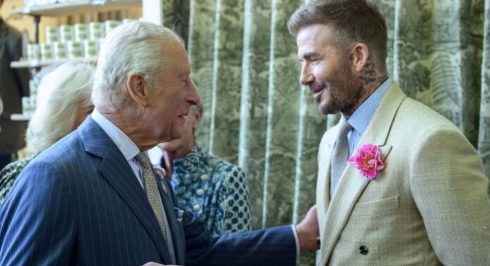 Rey Carlos III nombró Caballero a David Beckham en Inglaterra
