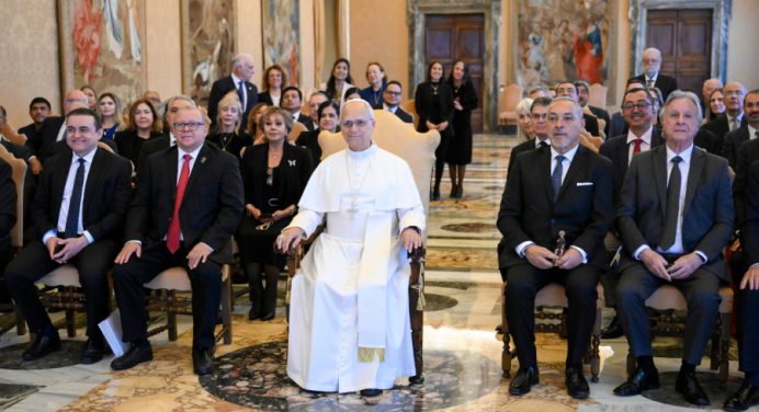 León XIV avisa del poder destructivo de la tecnología y la IA 